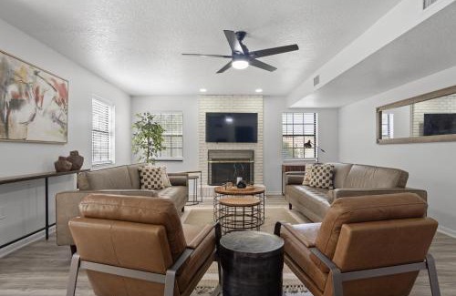 St. James Park House | 6br Orlando Retreat Pool, Fireplace & Family Fun