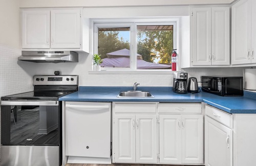 Burlington House | 6BR Retreat in Burlington