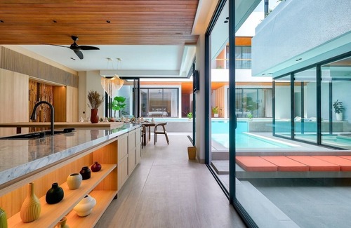 Jimbaran Bay Villa | 6BR Villa, Just a short walk from Kedonganan Beach