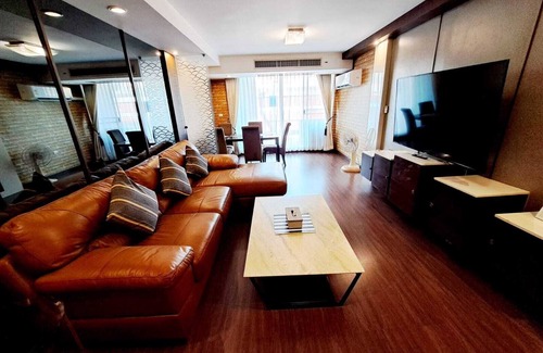 Khlong Toei Nuea Apartment | 6C-Short-term rental allowed-2BRs Downtown Bangkok