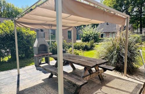 Ewijk House | 6pers Boshuis -Hottub Jacuzzi- 'De Groene Specht'