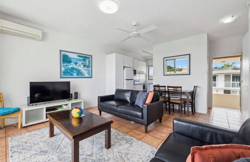 Coffs Harbour Apartment | 7 27 Ocean Parade Relaxed Beachfront Holiday Apartment