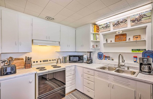 New River House | 7 Acres, Pool Table: Mountain-View Home in Phoenix