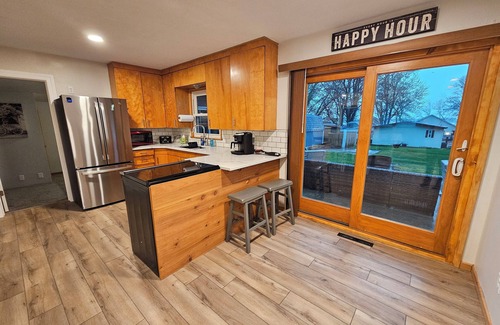 Arnolds Park House | 7 Bed, 3 Bath Okoboji Near Ritz West and East Lake Bridge Walk to EVERYTHING!