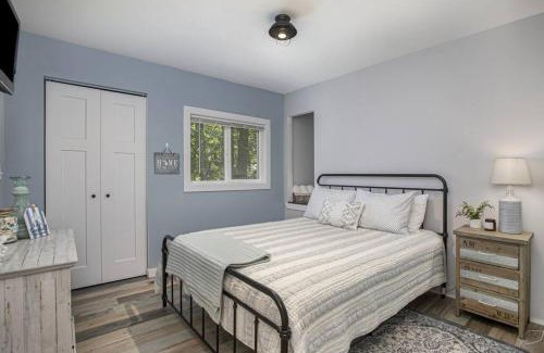 Sister Lakes House | 7 Bed Beachfront with Scenic Views Sister Lakes