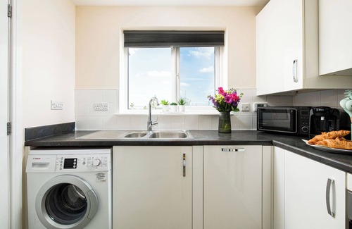 Patchway House | 7 bed home designed for contractors and families