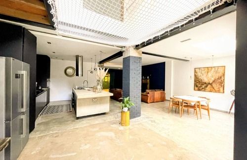 Winchmore Hill House | 7 Bed House - Sleeps 26 - Parking - Wifi - Garden