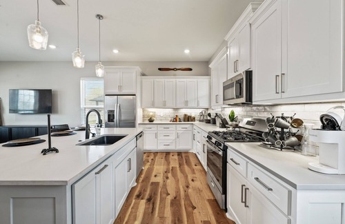 Stephenville Villa | 7 Bedroom 7.5 Bath Villa Perfect for Large Groups