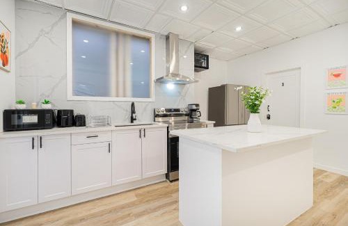 Shaughnessy Village Apartment | 7 bedroom apartment in the heart of downtown Montreal near subway and all amenities
