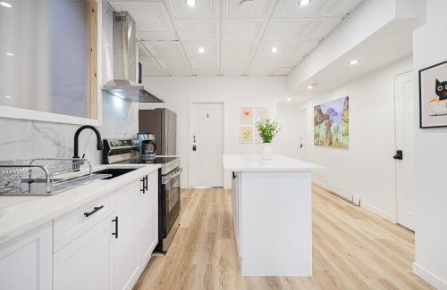 Shaughnessy Village Apartment | 7 bedroom apartment in the heart of downtown Montreal near subway and all amenities