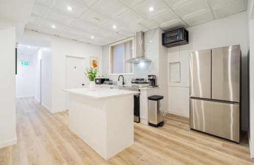 Shaughnessy Village Apartment | 7 bedroom apartment in the heart of downtown Montreal near subway and all amenities