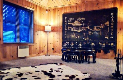 Lantier Cottage | 7 bedroom waterfront chalet with hot tub and private beach