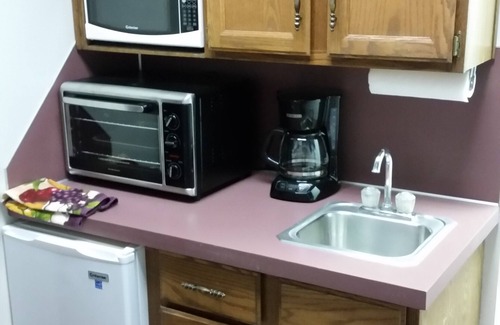 Norton Shores Apartment | 7 Bedrooms/3 Baths Apartment ~ On 5 Acres AC, WIFI, Pond For Fishing, Firepit