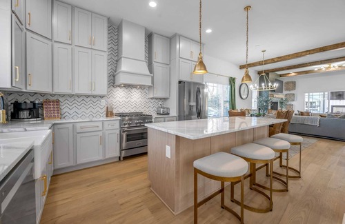 Lexington House | 7 Bedrooms | 6.5 Bathrooms | Hot Tub | 10 Beds