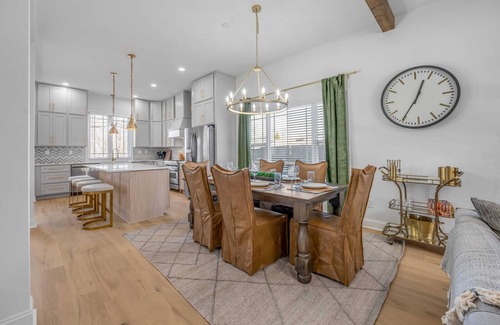 Lexington House | 7 Bedrooms | 6.5 Bathrooms | Hot Tub | 10 Beds