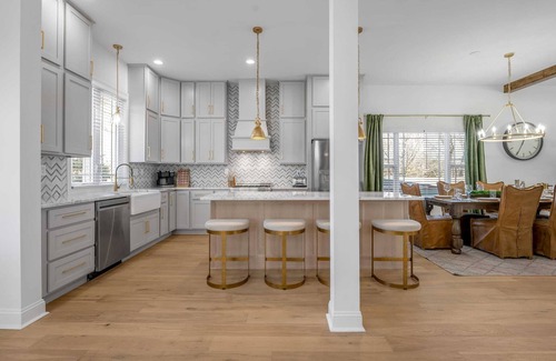 Lexington House | 7 Bedrooms | 6.5 Bathrooms | Hot Tub | 10 Beds