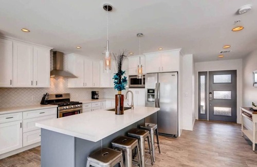 Cavalier Vista House | 7 Beds 12 Sleeps - Upscale Entire Home with Pool & Spa - Old Tow Scottsdale