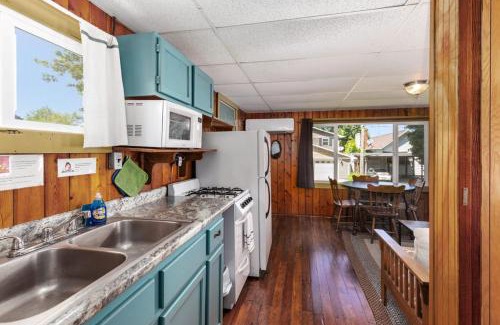 Chippewa Lake House | 7 Cabins on Chippewa Lake