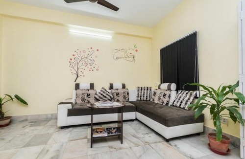 Sector II House | 7 DIV GUEST HOUSE