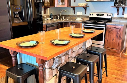 Custer House | #7 Grand Historic Lodge at Ponderosa Place