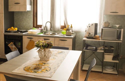 Carini House | 7 km from the Airport Family vacation home with garden and parking space