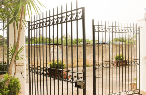 Carini House | 7 km from the Airport Family vacation home with garden and parking space