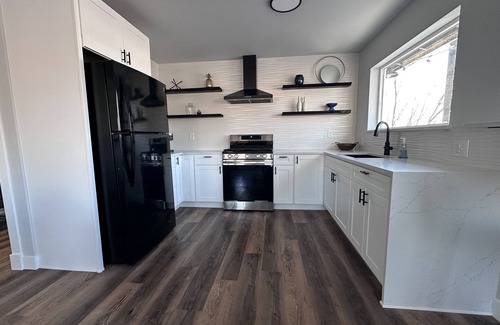 Wasilla Resort | 7 Lakefront Cottages and event space in the heart of Wasilla