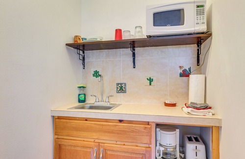 Pinellas Park Apartment | 7 Mi to Beach: Pinellas Park Studio w/Patio