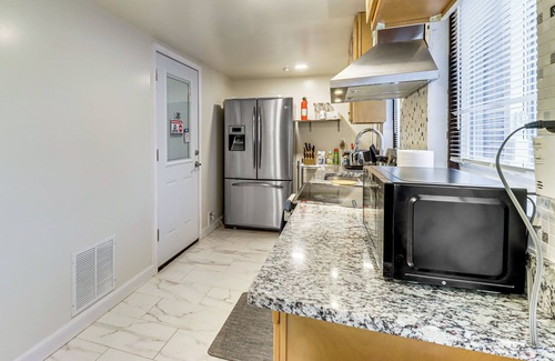 Hillandale Apartment | 7 Mi to DC: Charming Apartment in Silver Spring!