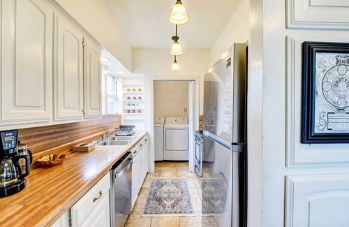 Oak Cliff House | 7 Mi to Dtwn Dallas: Cozy Home w/Yard!