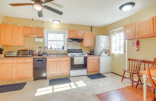 Kettering House | 7 Mi to Dtwn Dayton: Home in Kettering w/Yard
