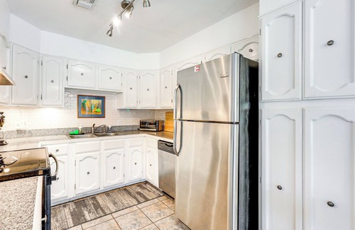 North San Antonio - SAT House | 7 Mi to Dtwn San Antonio: Charming Home w/Yard