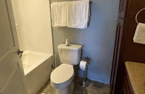 Mora Apartment | 7 mi to Mo state fair/ countryside apartment