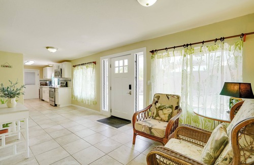 Kalihi Valley House | 7 Mi to Waikiki: Airy Retreat Near Shops & Eats!