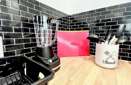 Midtown Apartment | 7 min downtown Fully renovated pet friendly