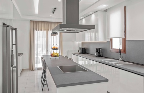 Petaloudes Villa | 7 min from Center | 6BR Villa | w/Airport Shuttle