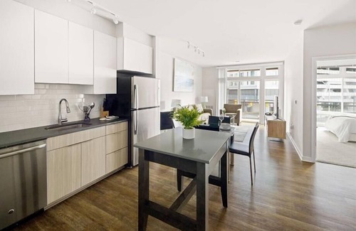 Reston Apartment | 7 min from Dulles Airport | Onsite Retail+ Fast Internet | Near DC