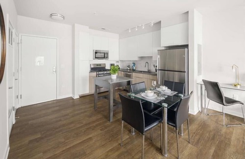 Reston Apartment | 7 min from Dulles Airport | Onsite Retail+ Fast Internet | Near DC