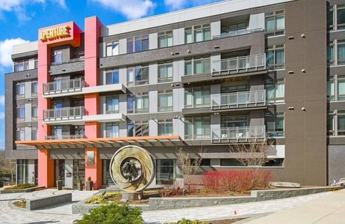 Reston Apartment | 7 min from Dulles Airport | Onsite Retail+ Fast Internet | Near DC