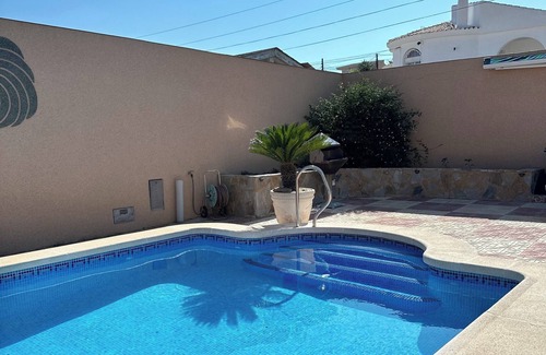 San Fulgencio Ski Chalet | 7 min from the beach, with private pool. A peace of mind!