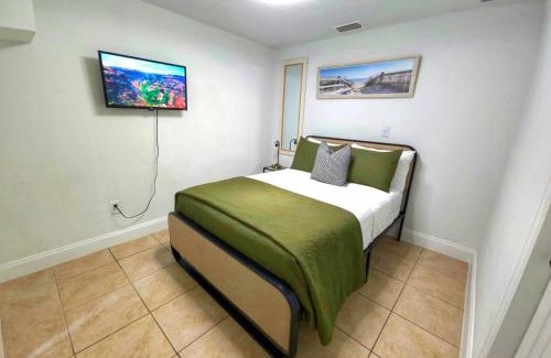 Town N County Park Apartment | 7 min from TPA Perfect for 4 with AC and a wine