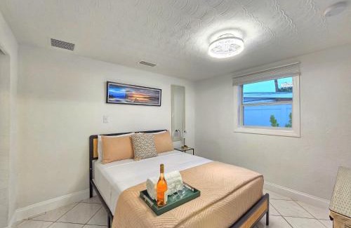 Town N County Park Apartment | 7 min from TPA Perfect for 4 with AC and a wine