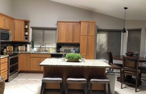 Bell Park House | 7 min to Peoria Sports Complex! Putting Green, Pool & Spa!
