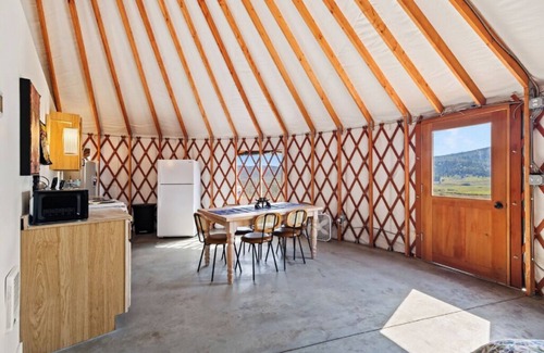 Lava Hot Springs Apartment | 7 mins from Lava Hot Springs-Thailand Themed Yurt
