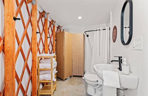 Lava Hot Springs Apartment | 7 mins from Lava Hot Springs-Thailand Themed Yurt