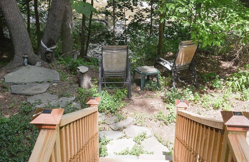 Ithaca Apartment | 7 minute Walk to Downtown & Hiking Trails! Gorge View Apt