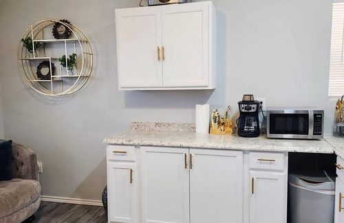 Eagle Pass Cabin | 7 minutes to the Lucky Eagle Casino! Cozy brand new Cabin.