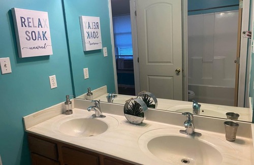 St. Louis House | 7 minutes to the STL ZOO. Cozy 3 bedroom home with loft area