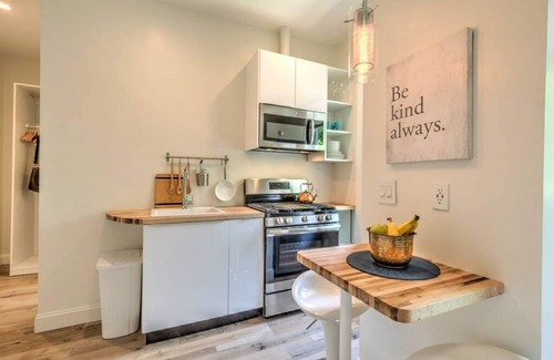 Central Midtown Apartment | #7 · Miraculously Modern in a Vintage Shell - Midtown