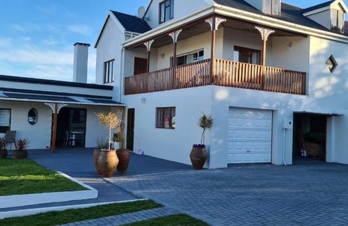 Bredasdorp House | 7 on South